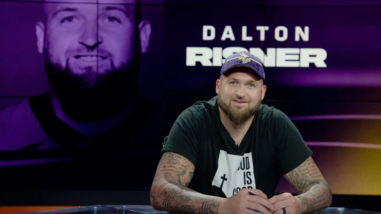 Vikings sign former Broncos guard Risner